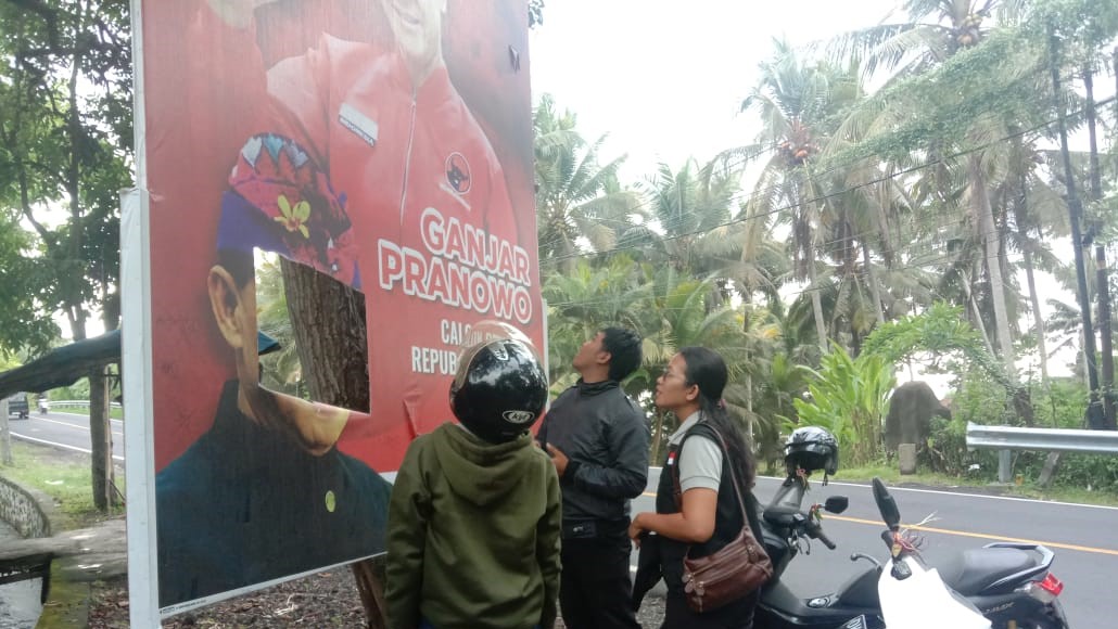Bawaslu Tabanan menemukan APK caleg dalam keadaan rusak.