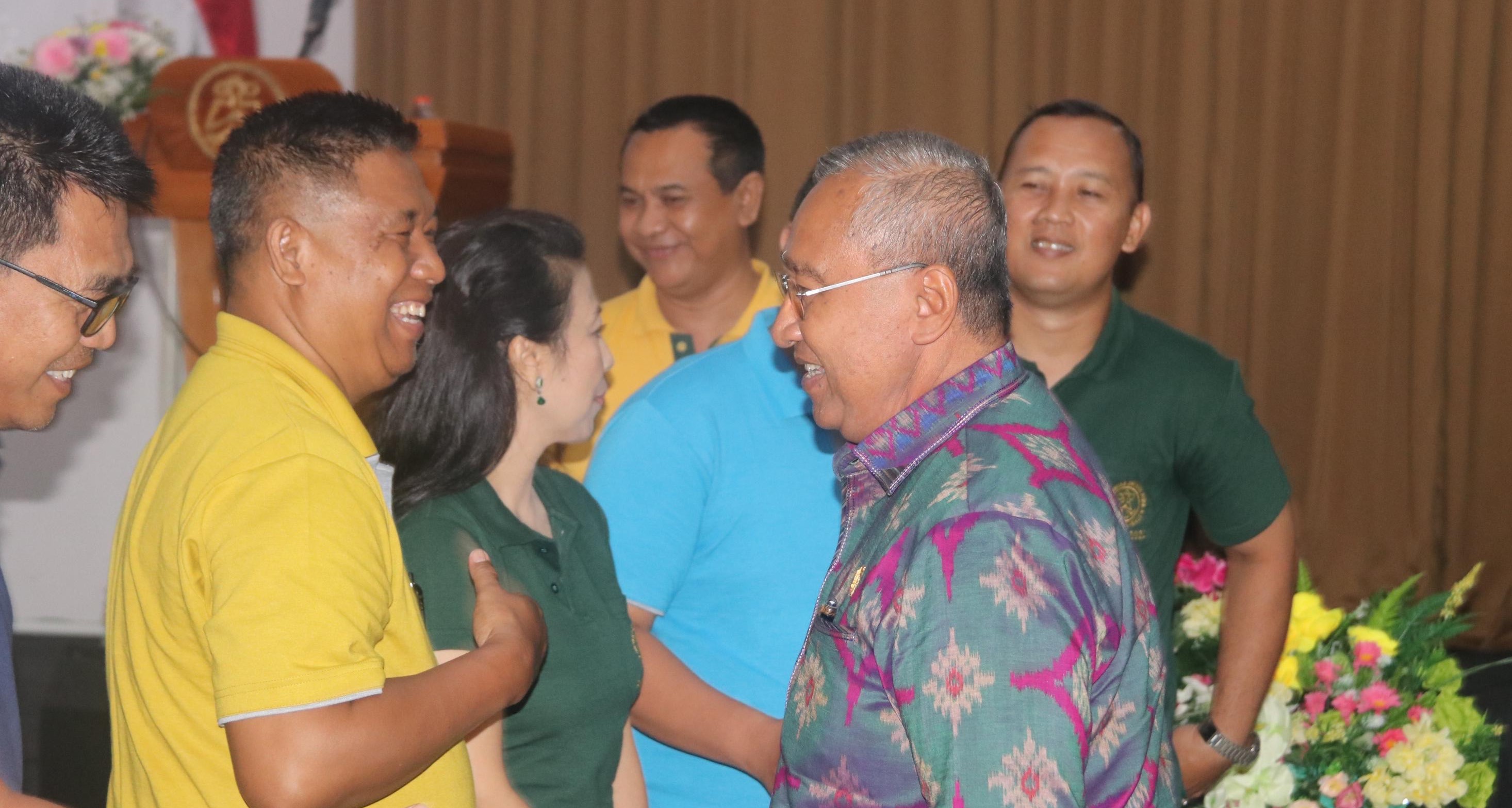 Ketua DPRD Badung Putu Parwata saat menghadiri ibadah pembukaan tahun 2024 di Kampus Undhira, Badung, Bali, Rabu, 3 Januari 2024.