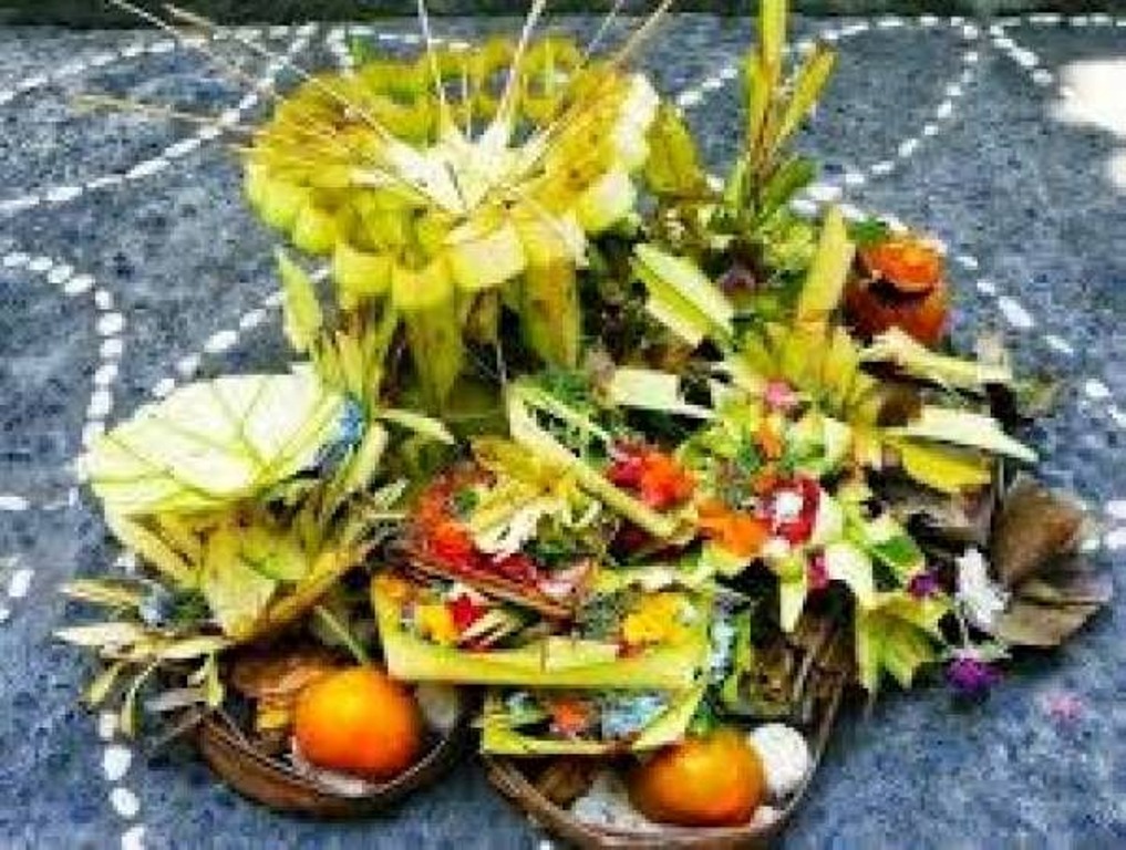 NISTA: Pelaksanaan upacara menurut agama Hindu di Bali dibagi dalam tiga tingkatan, yaitu nista, madya dan utama. Namun nista bukan berarti hina.
