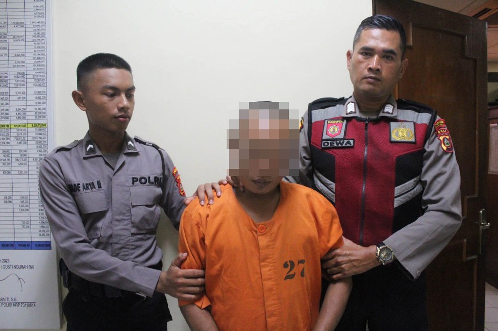DITAHAN: Sule terpaksa ditahan di Mapolres Bandara Ngurah Rai setelah ditangkap polisi.