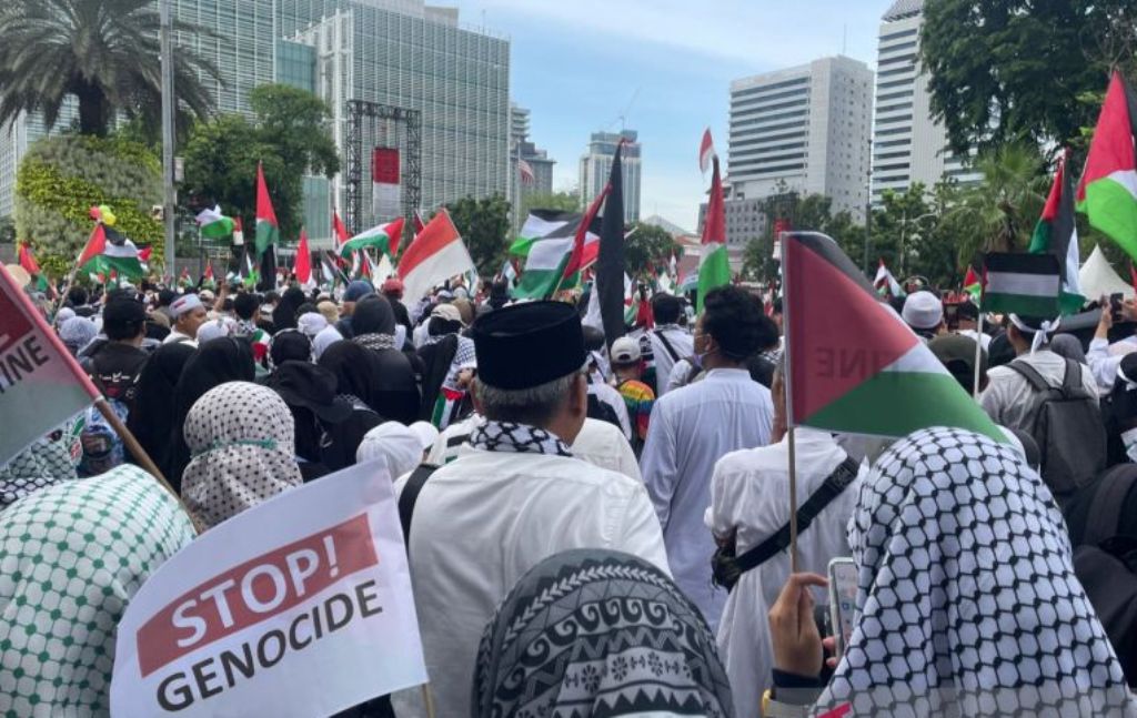 Ribuan warga memperingati 100 hari aksi genosida yang dilakukan Israel di Gaza, Palestina di depan Kedutaan Besar Amerika Serikat, Jakarta Pusat, Sabtu (13/01/2024) ANTARA/Lifia Mawaddah Putri