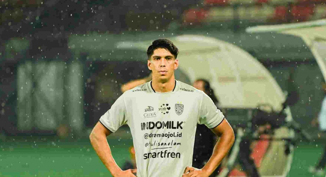 Pemain Bali United Elias Dolah bicara soal keindahan Pulau Bali.