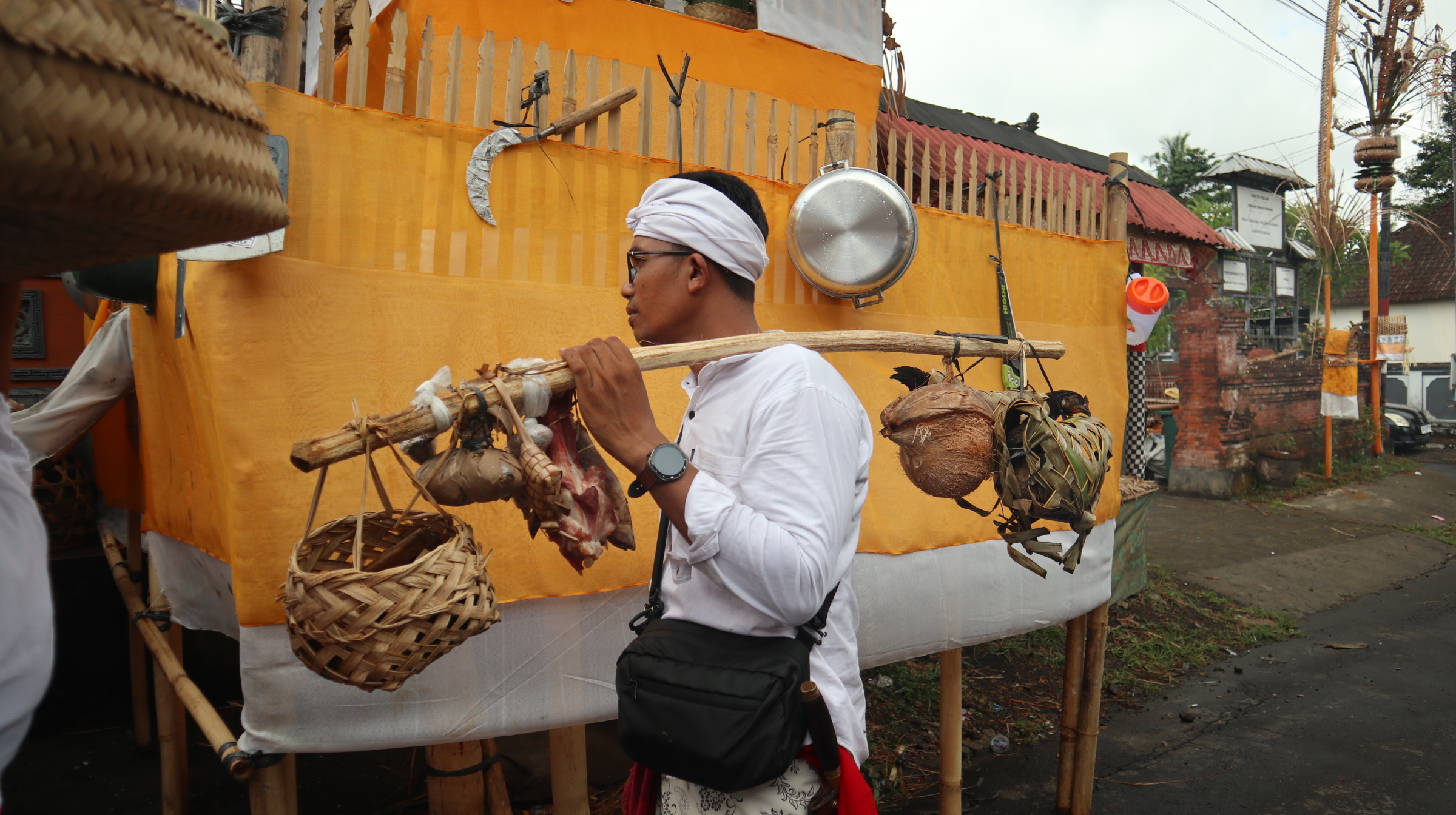 BANTEN: Pelaksanaan upacara yadnya menurut agama Hindu di Bali tak dapat dipisahkan dari sarana upakara berupa banten.