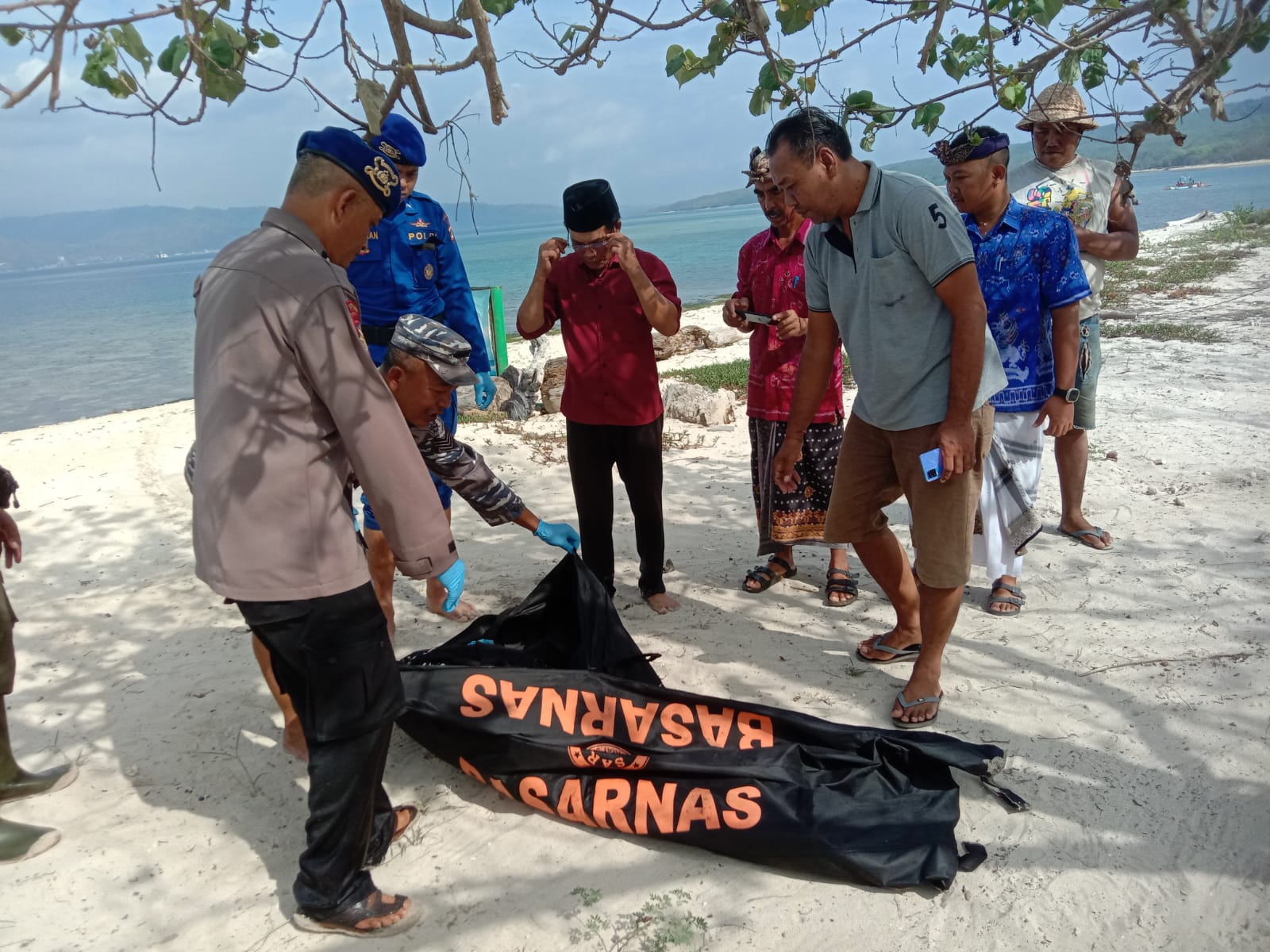 Penemuan mayat di Teluk Prapat Agung Taman Nasional Bali Barat, Desa Sumberklampok, Kecamatan Gerokgak, Buleleng Bali