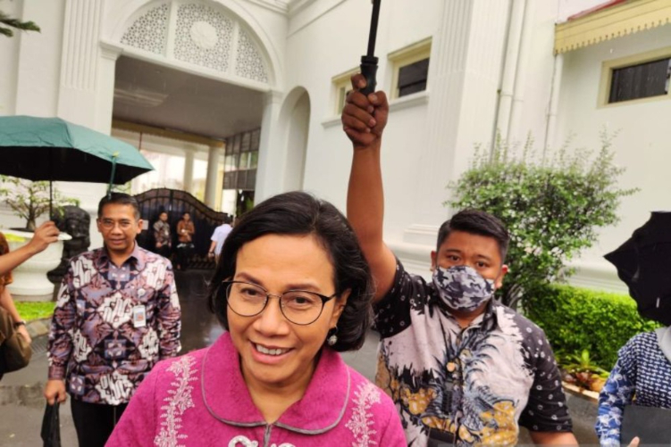 Menteri Keuanga RI Sri Mulyani menanggapi isu mundur dari Kabinet Indonesia Maju