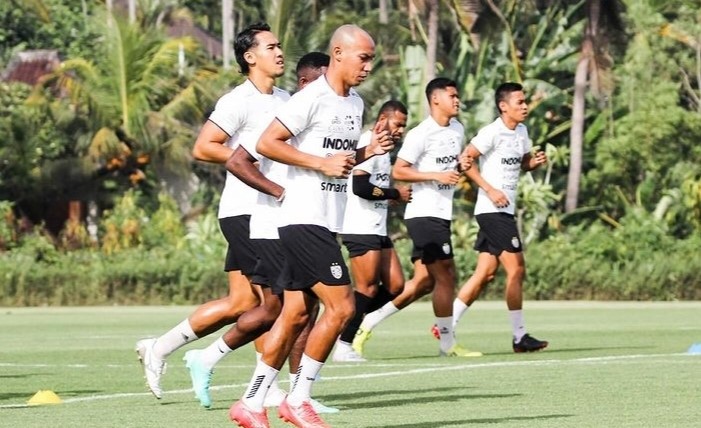 Pemain Bali United rutin menjalani latihan di Training Center Pantai Purnama jelang turnamen di Vietnam.