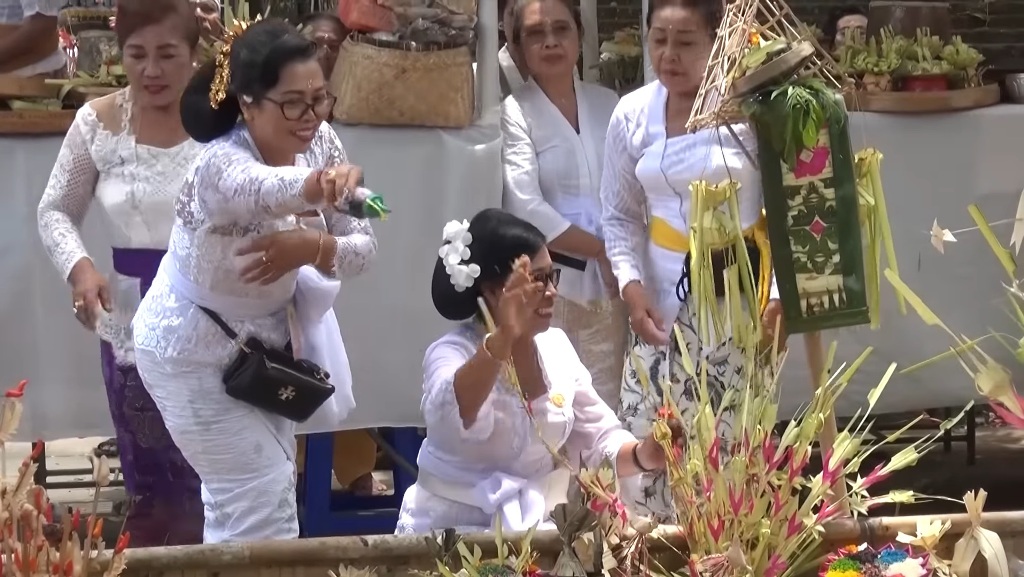 MISTIS: Selain Desa Merita, Desa Tri Eka Buana juga menjadi salah satu desa produsen arak Bali di Kecamatan Sidemen, Kabupaten Karangasem. Desa ini punya kisah berbau mistis.