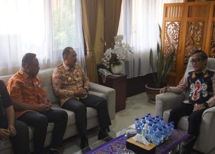 CAKUPAN : Pj Bupati Klungkung saat melakukan audiensi dengan BWS Bali Penida.