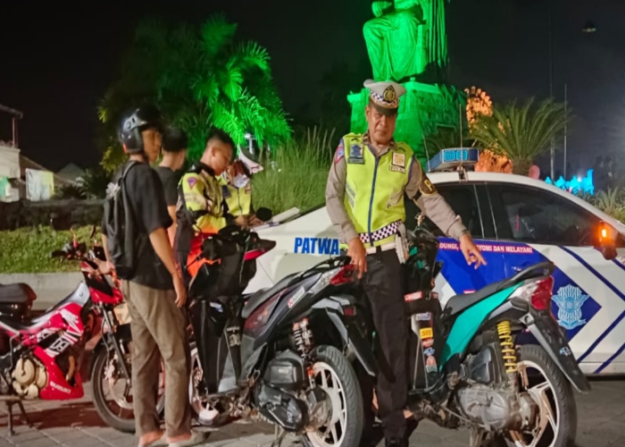 SITA : Sat Lantas Polres Tabanan menyita 7 unit sepedamotor selama patroli antisipasi Trek-trekan di Tabanan.