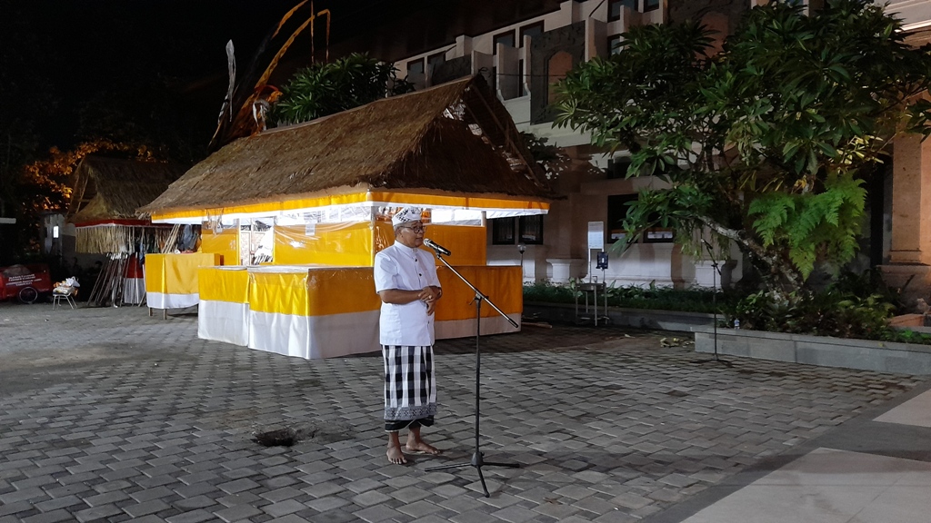 DHARMA WACANA : Pelaksanaan dharma wacana yang dilakukan kepada umat Hindu tidak sepenuhnya ditentukan oleh bakat dan keturunan.