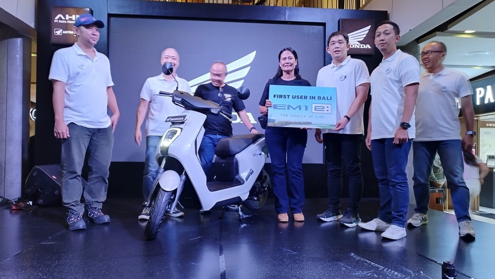 Astra Motor Bali memberikan apresiasi tertinggi kepada konsumen pembeli pertama.