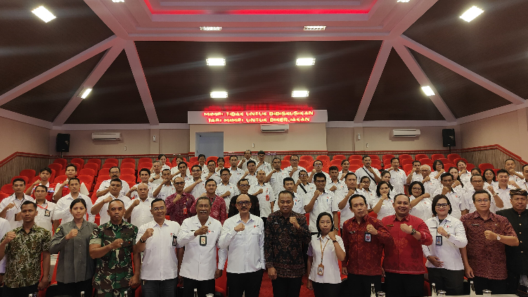 Wabup Bangli I Wayan Diar melantik pengurus PMR di Kabupaten Bangli
