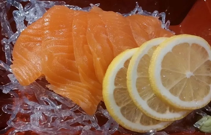 Fillet Ikan Salmon dan Lemon Segar (Pixabay/DominiqueVince)