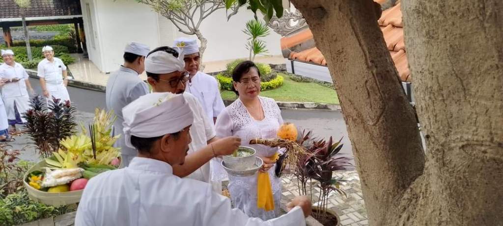 BUBUR : Sesuai tradisi Hindu Bali, bubur menjadi salah satu sarana untuk banten persembahan saat hari Tumpek Bubuh.