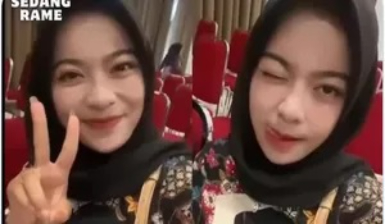 Petugas KPPS perempuan ini dipecat usai ajungkan 2 jari dan sebut nama capres saat bimtek