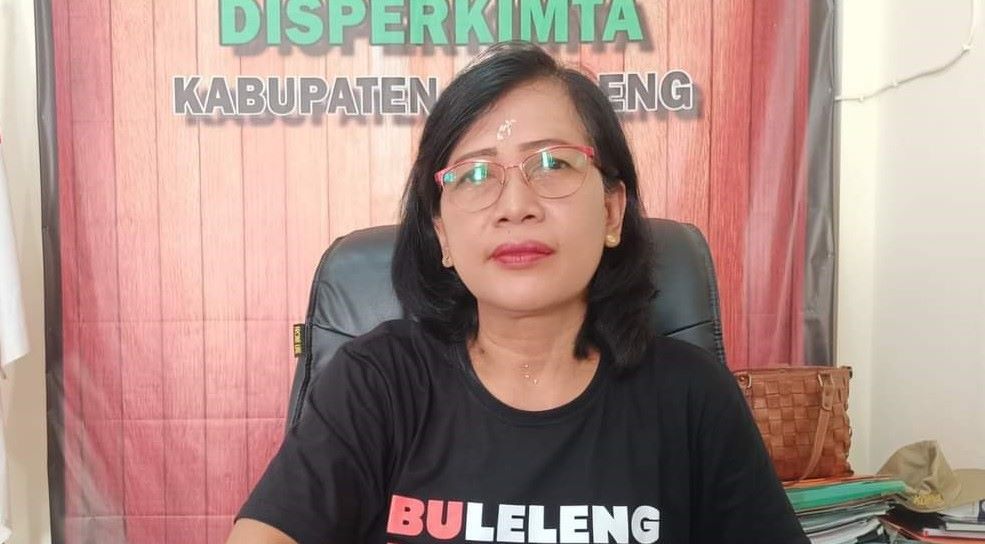 Kepala Disperkimta Kabupaten Buleleng Ni Nyoman Surattini bicara soal rumah tidak layak huni (RTLH) di Kabupaten Buleleng, Bali, Rabu, 31 Januari 2024.