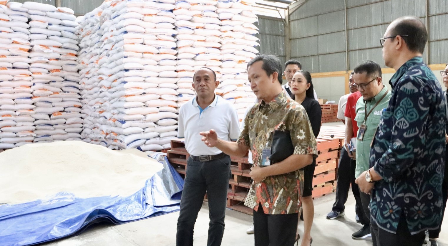Tim Pengendalian Inflasi Daerah (TPID) Kota Denpasar menggelar pemantauan stok beras Bulog di Gudang Bulog Sempidi, Badung, Jumat, 2 Februari 2024.