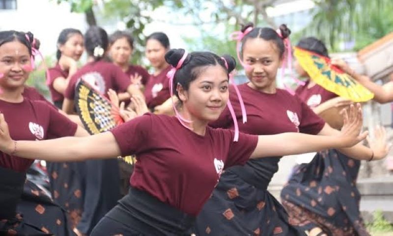 Persiapan penampilan sekaa untuk PKB 2024 dari Kabupaten Buleleng, Bali.