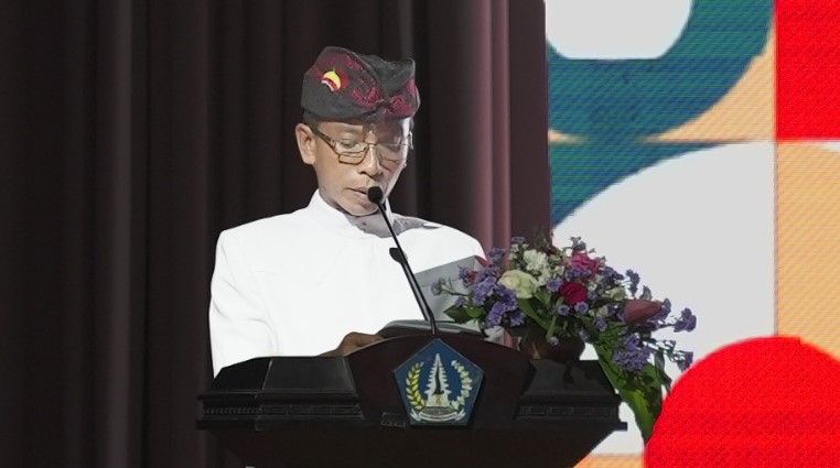 Kadisbud Badung I Gde Eka Sudarwitha saat memberikan sambutan dalam penyerahan dana bantuan kreativitas sekaa teruna (ST) untuk pembuatan ogoh-ogoh Senin, 5 Februari 2024.