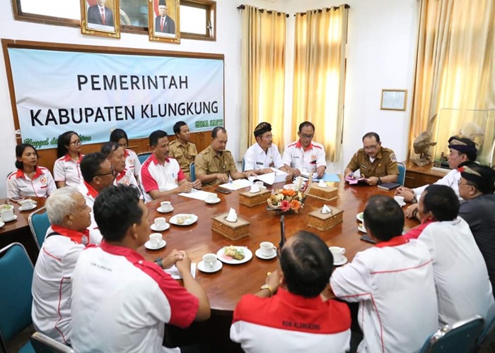 KEOLAHRAGAAN : Audiensi KONI Klungkung dengan Pj Bupati Klungkung I Nyoman Jendrika, Senin (5/2).