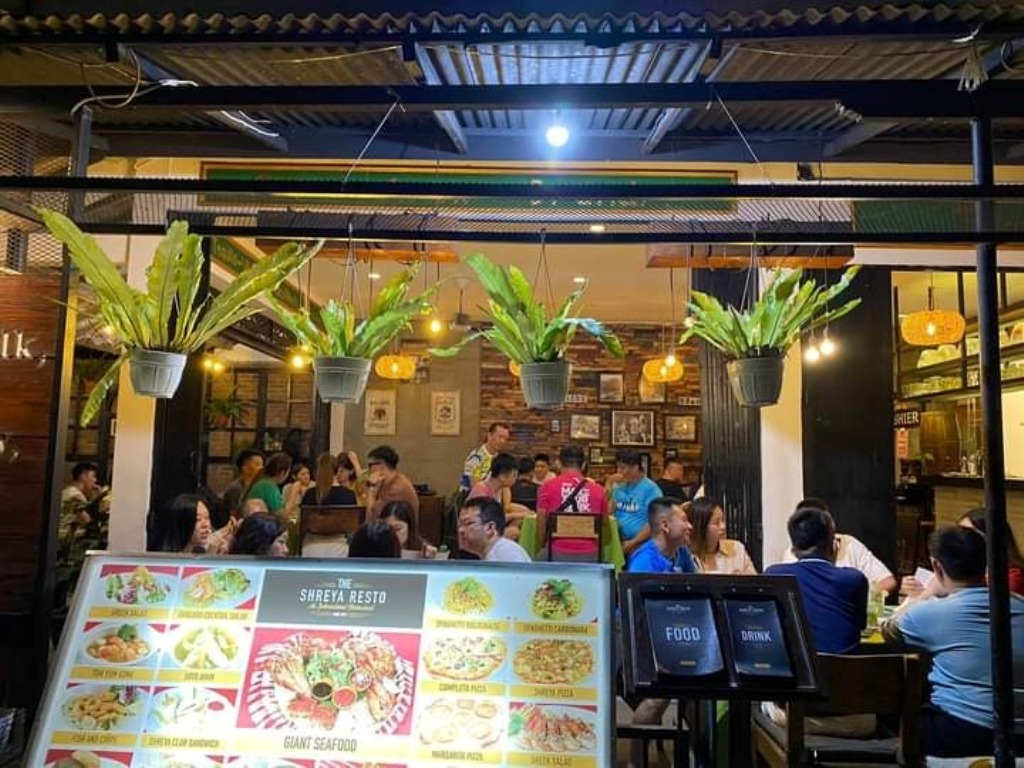 RESTO: Shreya Resto merupakan salah satu tempat makan siang yang direkomendasi di kawasan Kuta. Resto ini memiliki beragam menu andalan.