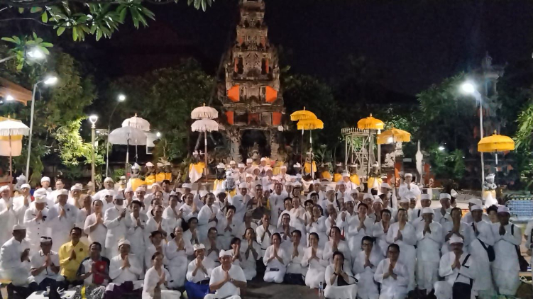 Pelaksanaan Santih Puja untuk doakan pemilu damai