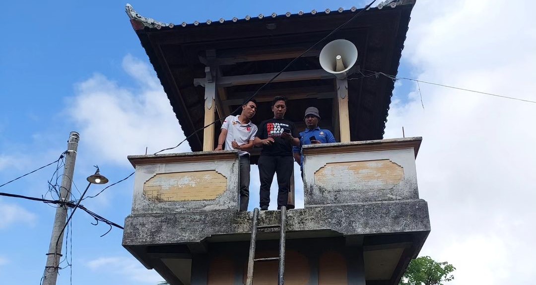 Tim Diskominfosanti Buleleng menangani wilayah yang mengalami blank spot.