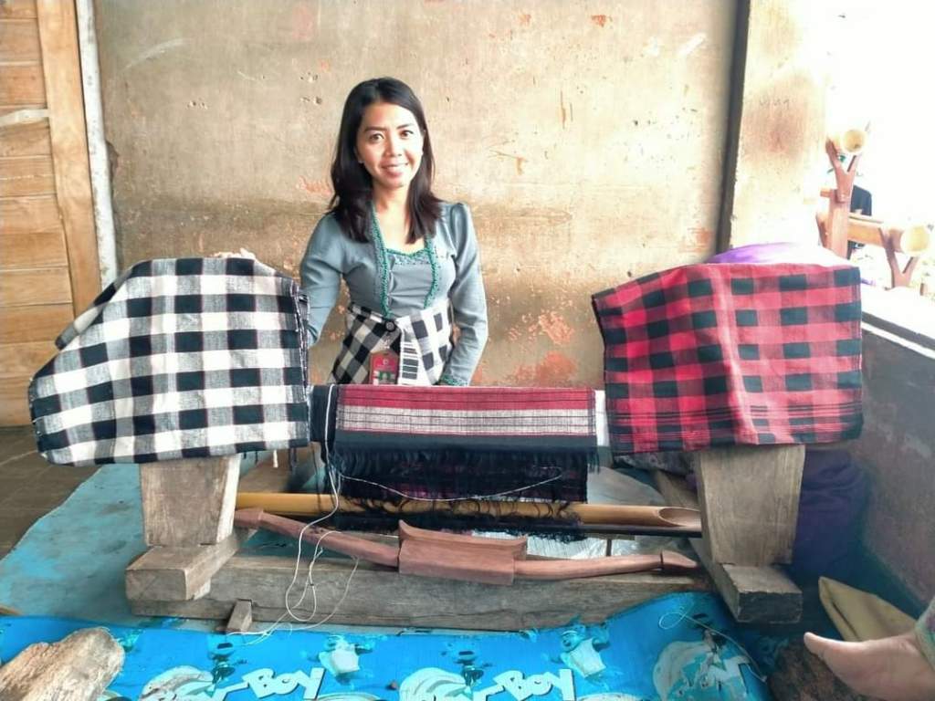 TENUN CAG CAG: Kain tenun cag cag di Desa Sembiran, Kecamatan Tejakula, Buleleng, termasuk jenis kain tertua di Bali. Kain ini memiliki banyak motif.
