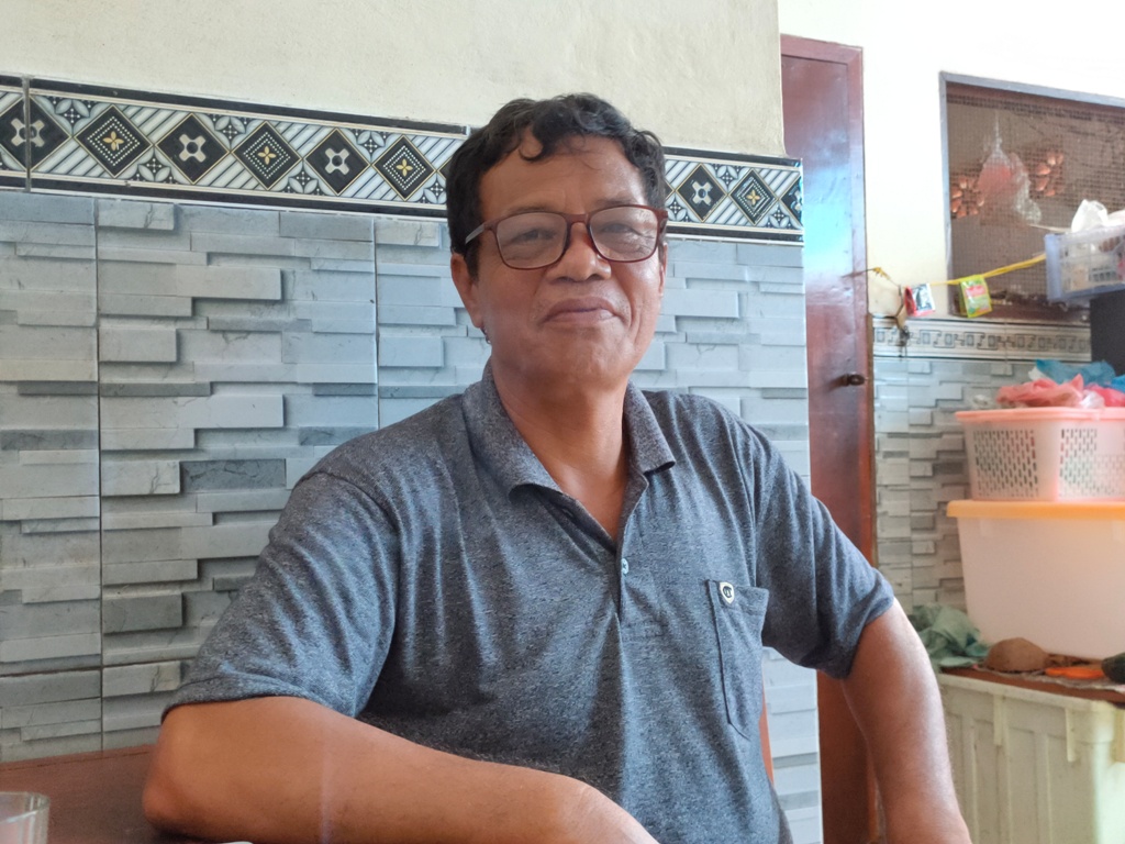 SENIMAN: Gede Artaya, seniman tabuh yang menyungsung Tapakan Barong, Jro Nyoman Sakti di Desa Kedis, sebagai taksu para seniman di desa tersebut.