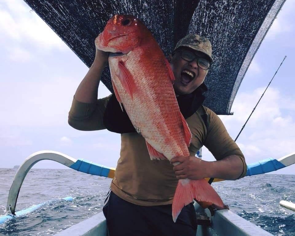 Aktivitas mancing di tengah laut wilayah Kabupaten Tabanan, Bali.