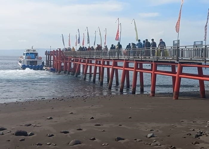 MELONJAK : Penyeberangan ke Nusa Penida yang meningkat jelang Pemilu 2024.