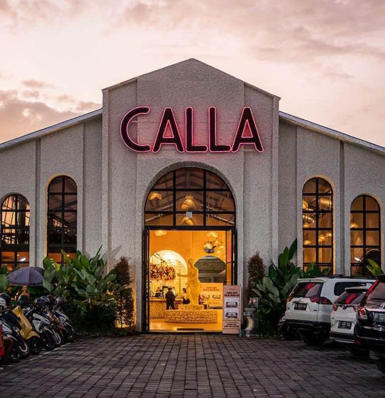 NUANSA YUNANI: Calla Resto & Coffee merupakan tempat kuliner bernuansa Yunani yang ada di Kota Denpasar. Tawarkan promo di tanggal ini.