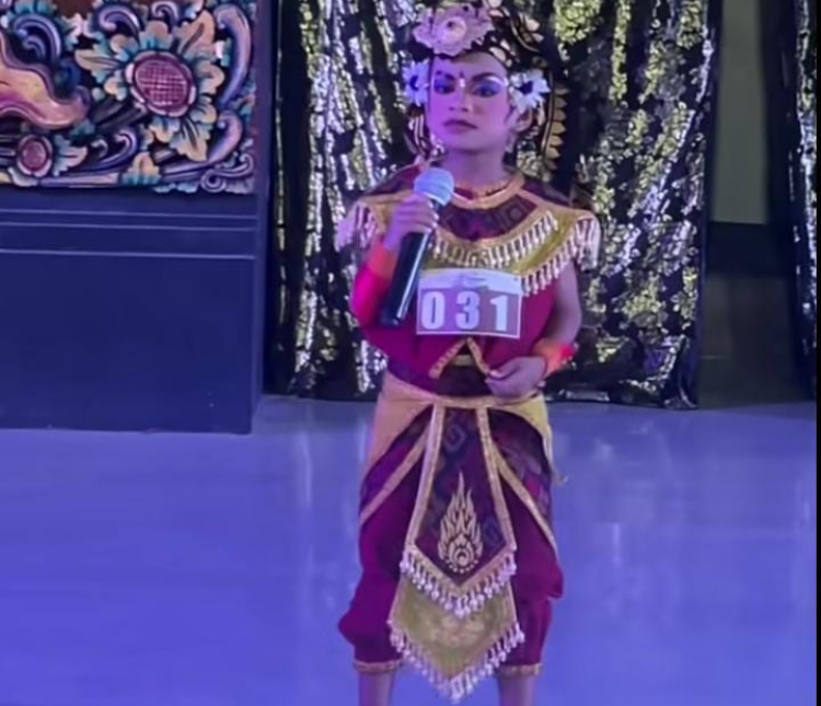 Bocah bernama Asep salah lirik lagu saat tampil di atas panggung