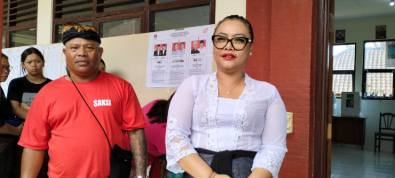 Eka Wiryastuti lakukan pencoblosan di TPS 14 Desa Angseri