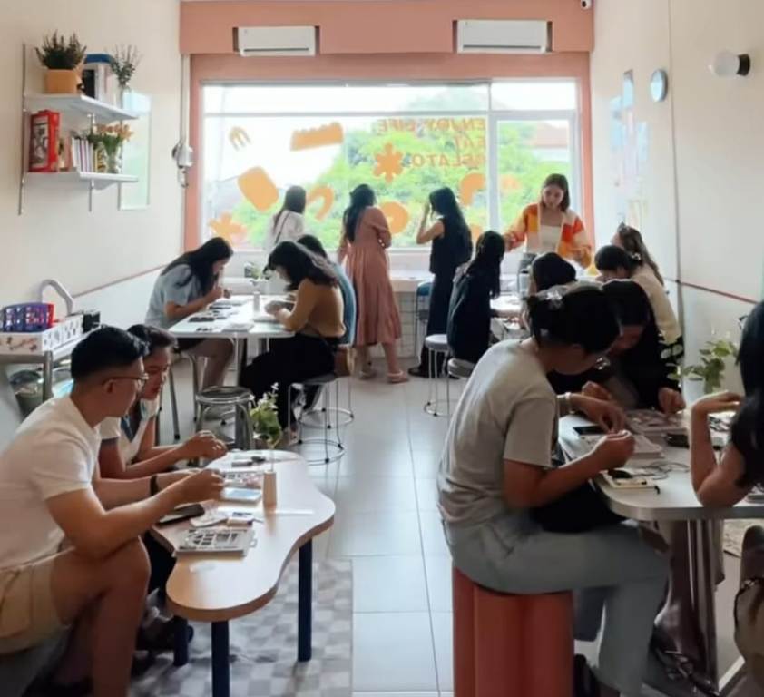 SIGNATURE MENU: Lenora Creamery merupakan salah satu caf&eacute; yang direkomendasi untuk pecinta dessert. Caf&eacute; ini memiliki Signature Menu atau makanan khas yang wajib dicoba.