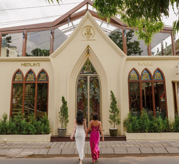 Merlin&rsquo;s Magic Ubud menjadi salah satu rekomendasi restoran unik di Bali