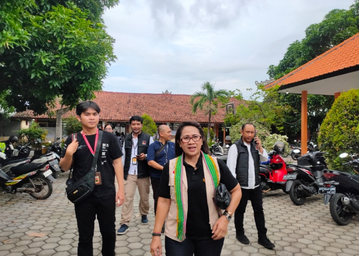 COBLOS : Pemantauan pencoblosan saat Pemilu 2024 oleh Bawaslu Kabupaten Buleleng di tingkat kecamatan.