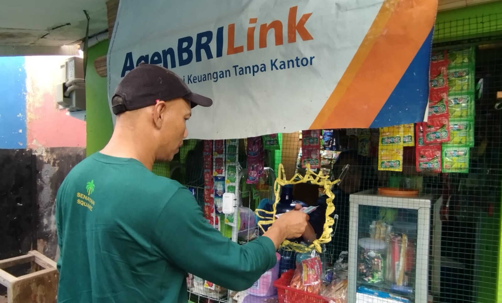 Agen BRILink jadi penyalur kredit ultra mikro.