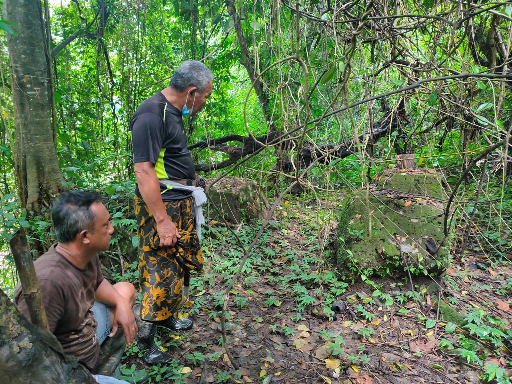 PURA TAMAN: Pura Taman yang ada di tengah hutan Desa Bila, Kecamatan Kubutambahan, Buleleng memiliki berbagai keunikan. Karena itu, ada larangan khusus bagi pengunjung.