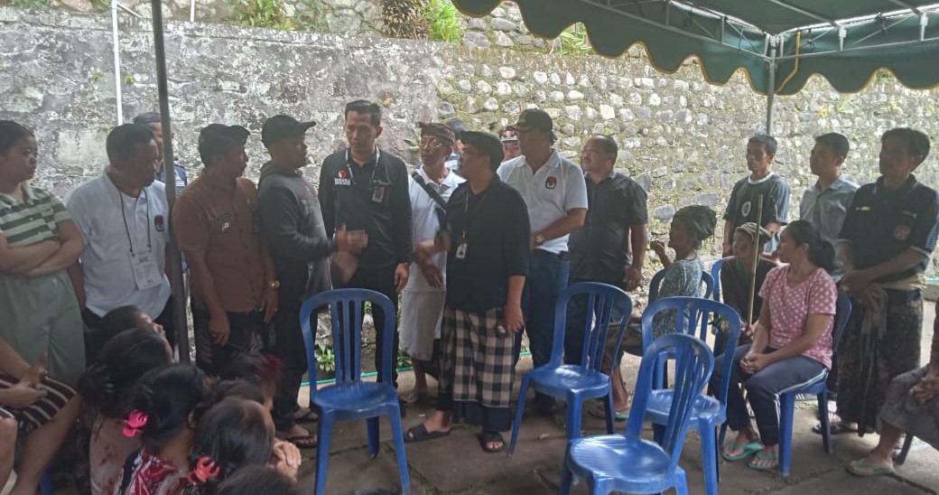 Suasana Pemilu 2024 di TPS 5 Desa Pedawa pada Rabu, 14 Februari 2024 yang terpaksa dilakukan pemungutan suara ulang lantaran surat suara anggota DPRD kabupaten tertukar.&nbsp;