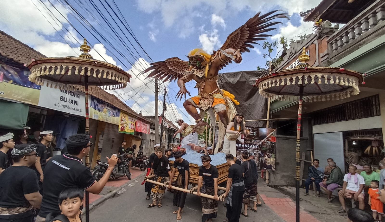 Suasana penilaian ogoh-ogoh karya sekaa teruna (STT) se-Kota Denpasar, Bali serangkaian Nyepi Caka 1946 dan Kasanga Fest Tahun 2024, Sabtu, 17 Februari 2024.