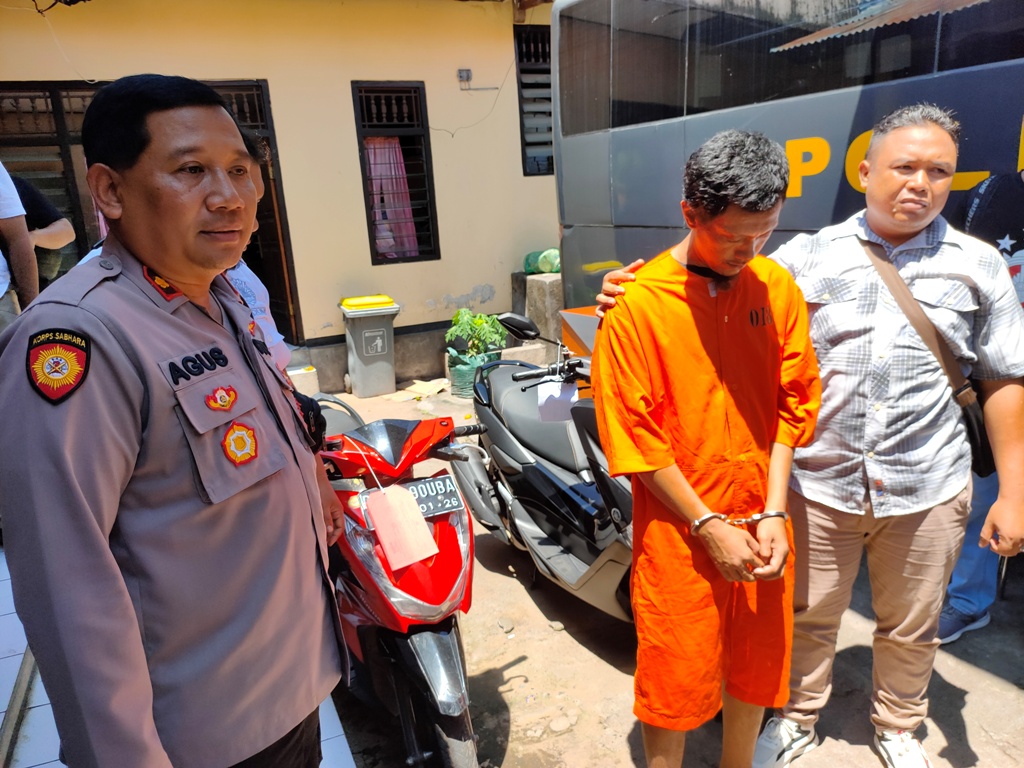 CURANMOR: Pelaku curanmor kunci nyantol di Kota Singaraja yang dihadirkan saat rilis. Pengakuannya bikin mesem.