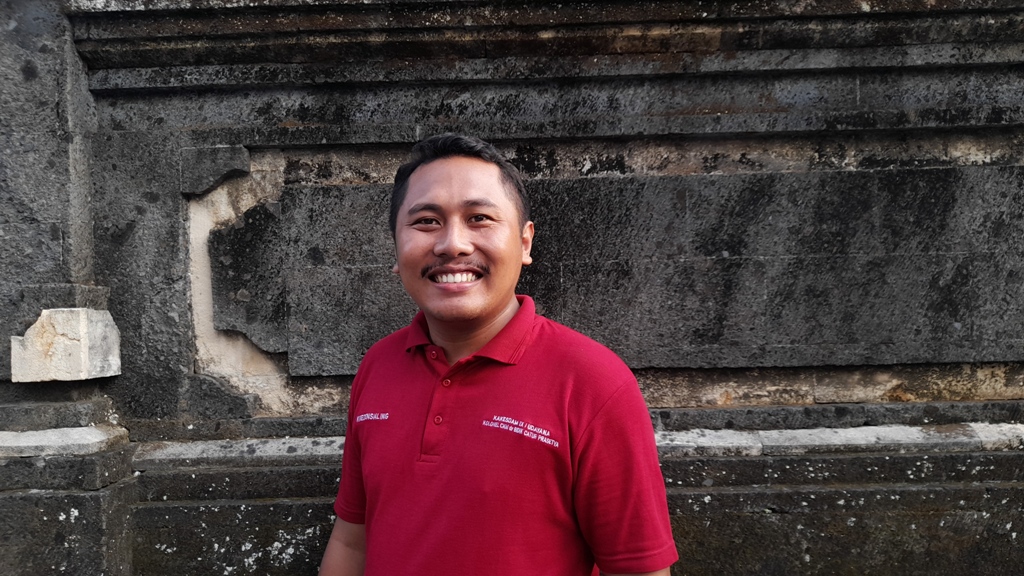 PENYULUH : Penyuluh Agama Hindu, I Made Danu Tirta mengulas kitab Sruti dan Smerti sebagai sumber tekstual ajaran Hindu.