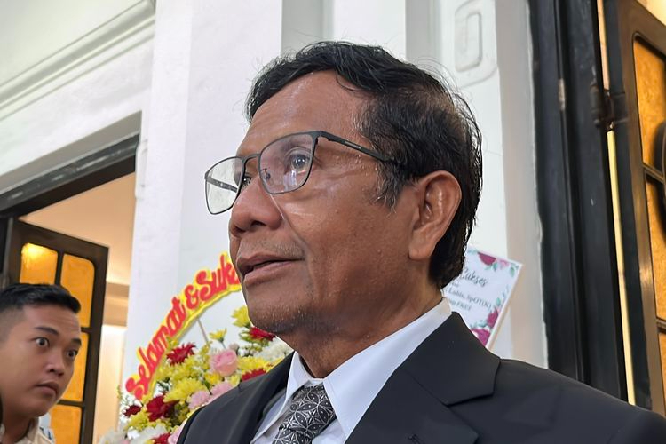 Mahfud MD enggan berkomentar soal pertemuan Jokowi dan Surya Paloh