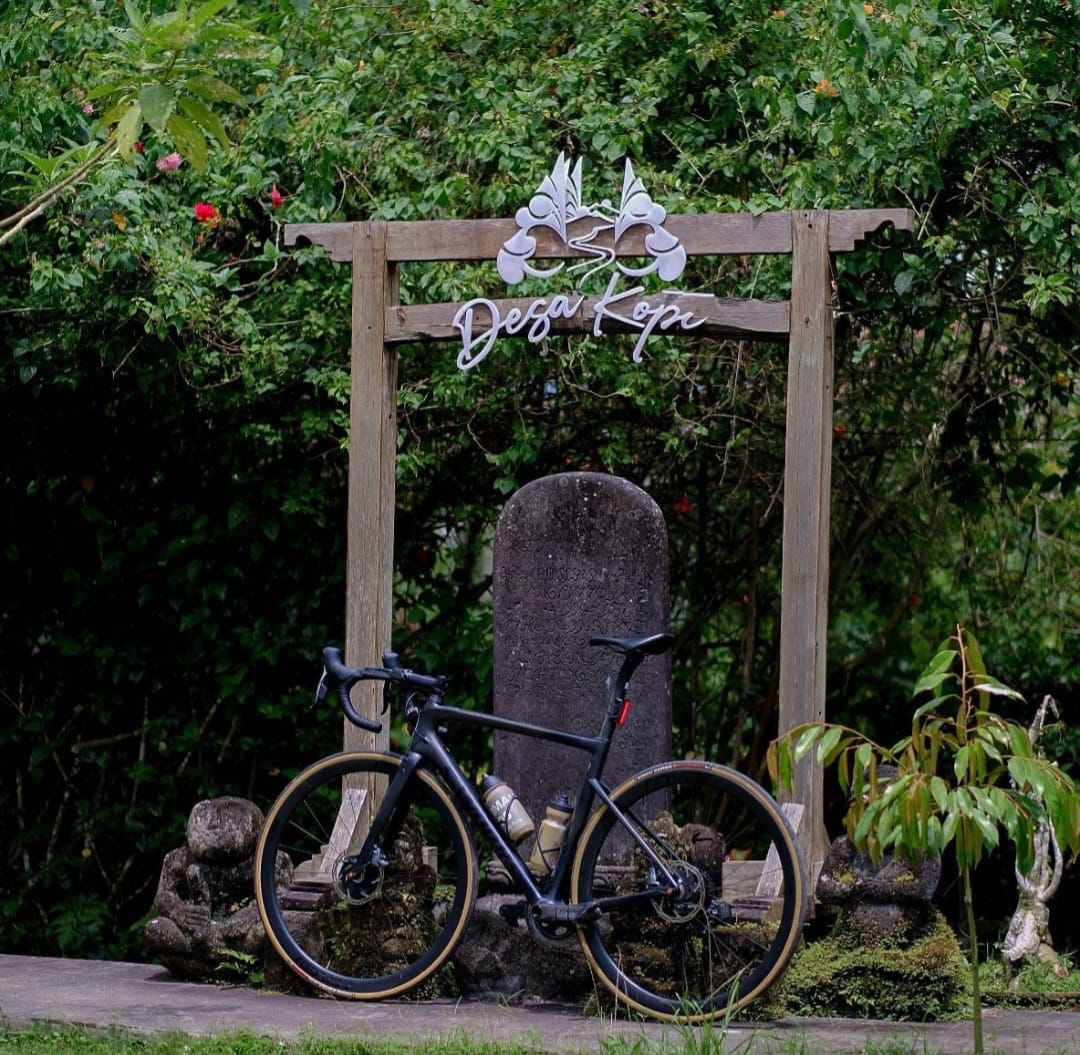 NGOPI: Desa Kopi Bali menawarkan sensasi unik untuk ngopi dan kuliner di kawasan kebun.
