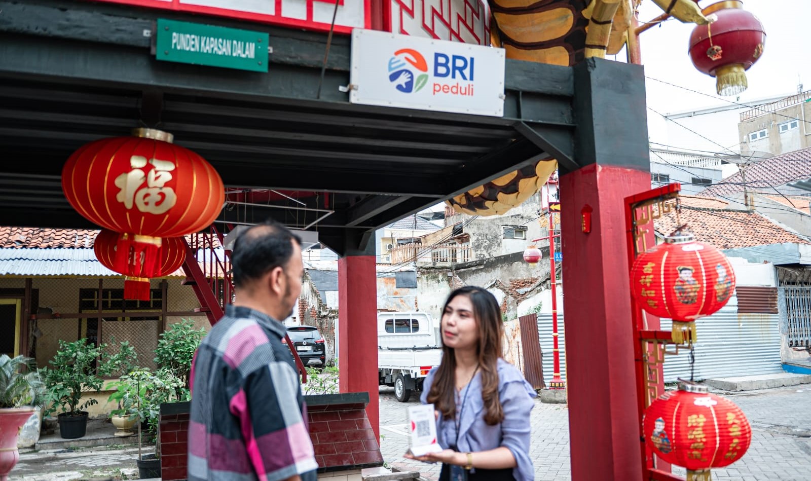 UMKM kawasan Wisata Pecinan Kya Kya Surabaya semakin berkembang berkat dukungan BRI.