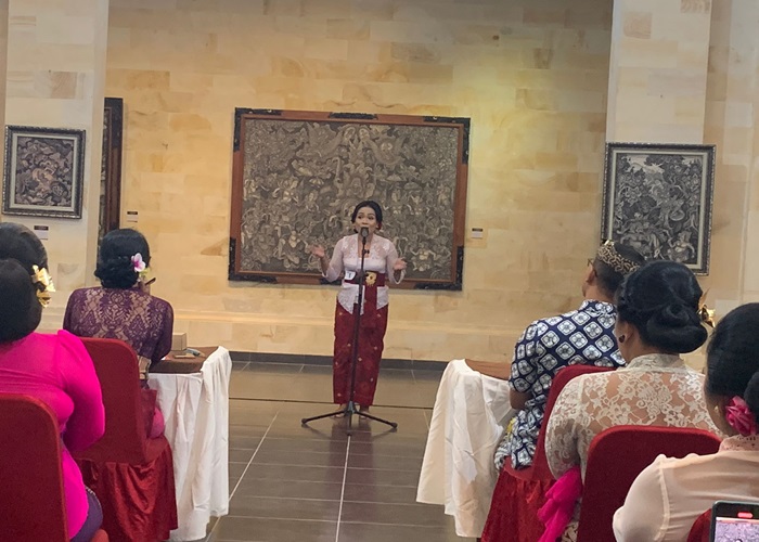 ANTUSIAS : PKK se Kelurahan Ubud saat mengikuti lomba Satua Bali di Museum Puri Lukisan Ubud, Minggu (18/2).