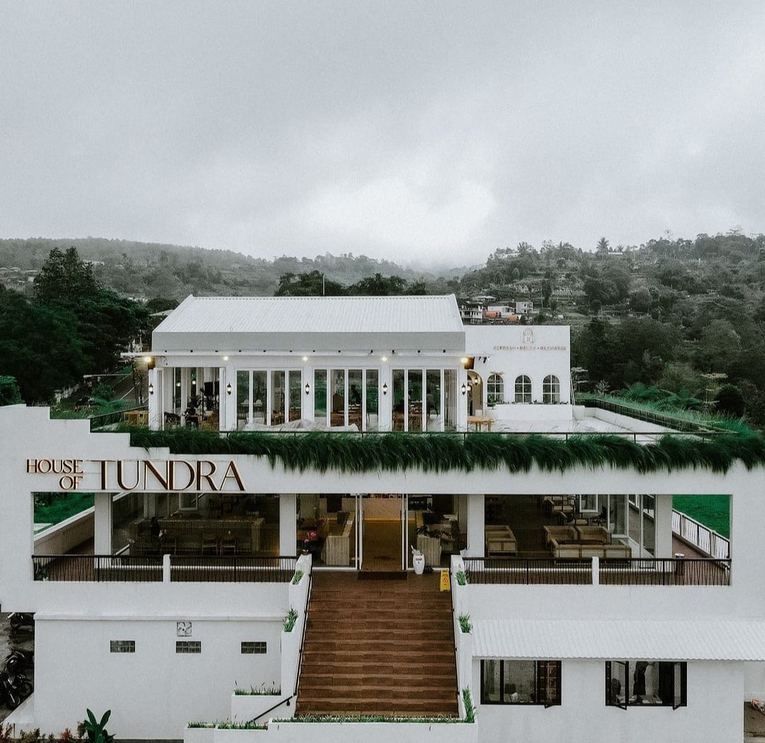 CAF&Eacute;: House of Tundra adalah cafe Estetik yang menawan di Baturiti, Bali yang mengusung masakan fusion Barat-Asia dengan citarasa lokal.