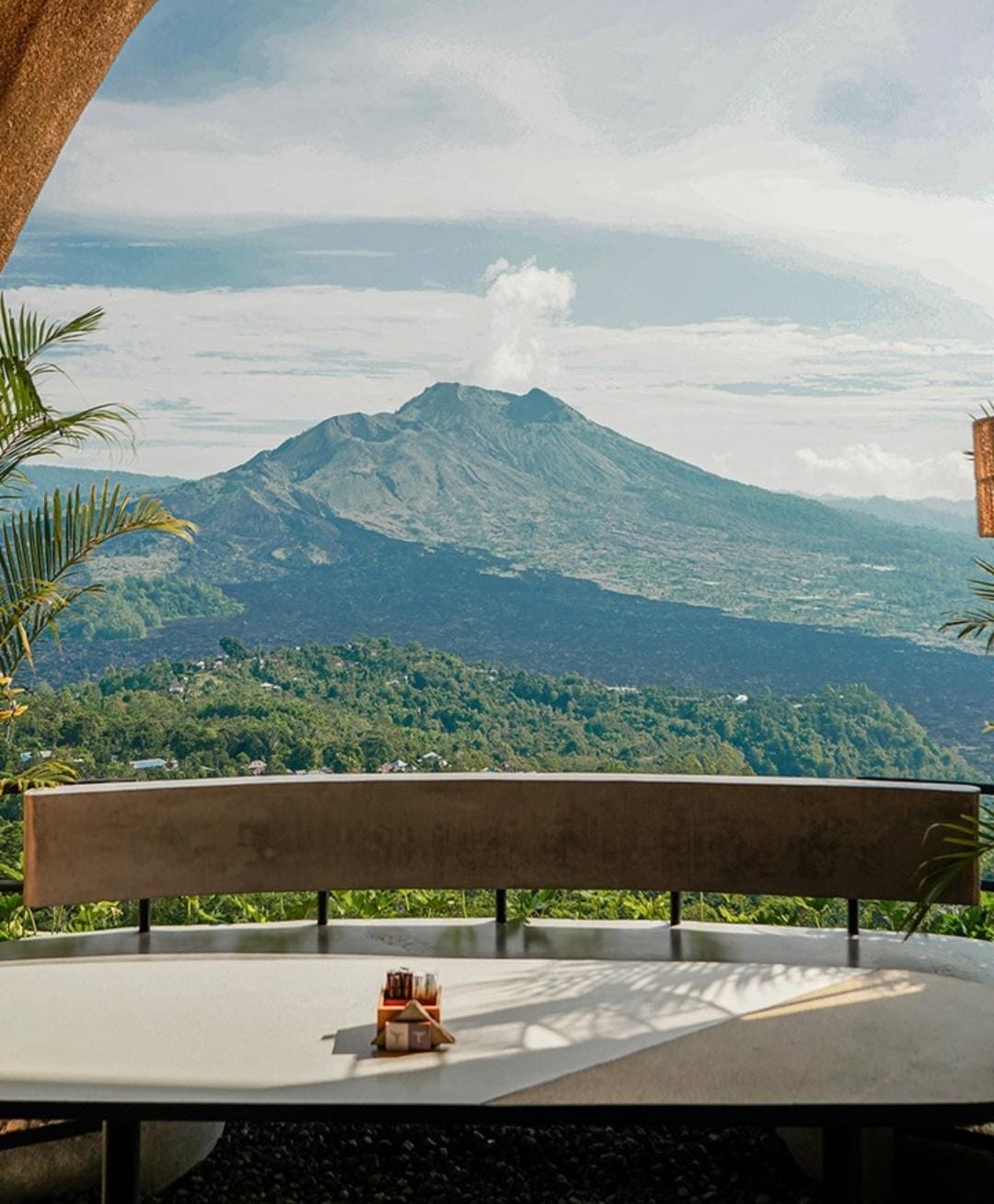 STRATEGIS: Banyaknya tempat menarik untuk menikmati keindahan alam Kintamani Bali sambil kuliner. Namun caf&eacute; satu ini menjadi lokasi paling strategis.