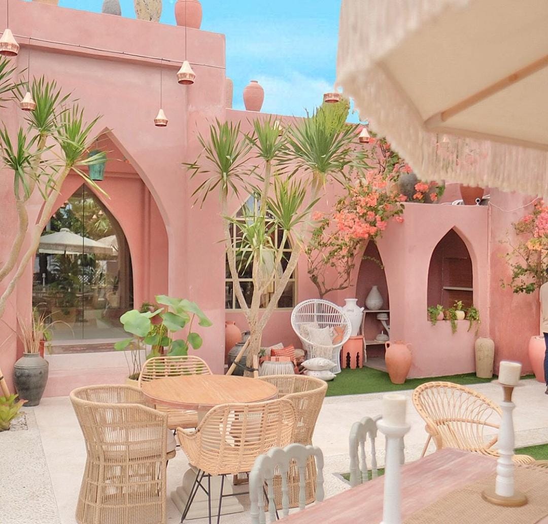 WONDERLAND: Salah satu cafe di kawasan Kuta ini menjadi sorotan wisatawan asing maupun wisatawa lokal karena bak wonderland.